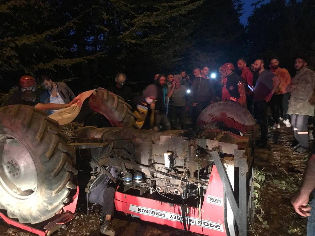 Sakarya'da feci kaza:  Traktörün altında can verdi