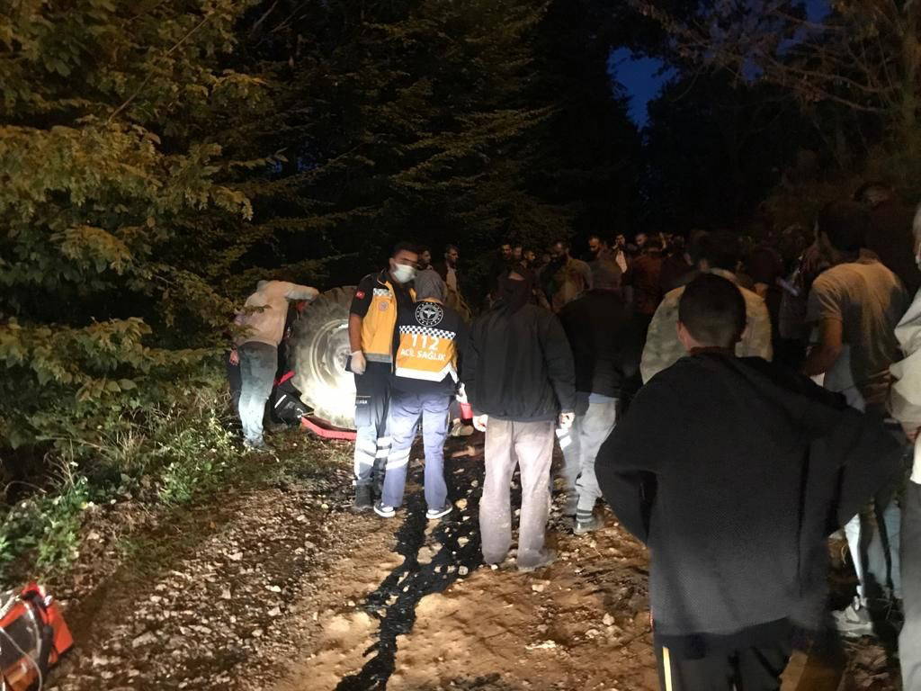 Sakarya'da feci kaza:  Traktörün altında can verdi