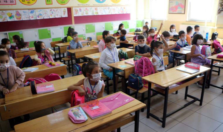 'Sınıflar günde en az 3 kez 30 dakika havalandırılmalı'