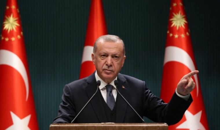 Bekçiler müdahale etti, "devlet büyüklerine hakaret" suçlamasıyla gözaltına alındı