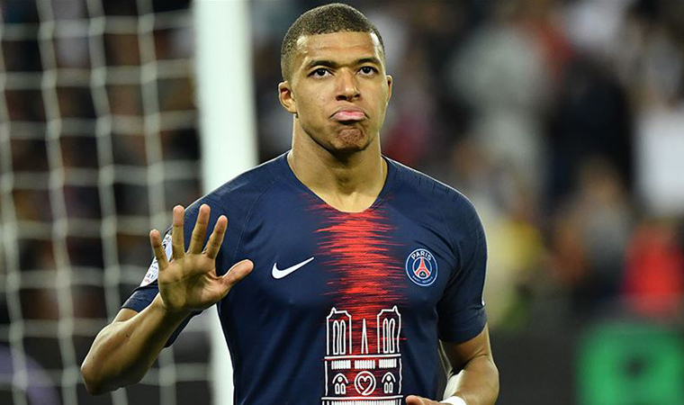 Chelsea, Şampiyonlar Ligi'nde geçen sezonun ödüllerini aldı