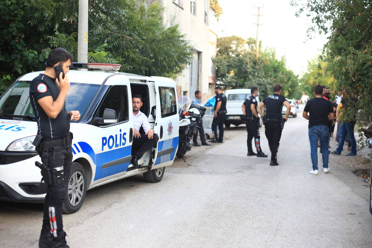 Eşiyle tartıştı, sokağa çıkıp havaya 7 el ateş açtı