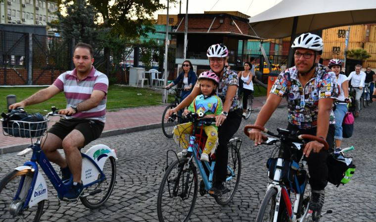 Otomobilsiz Kent Günü: İzmir'de bisikletler ücretsiz kullanılacak