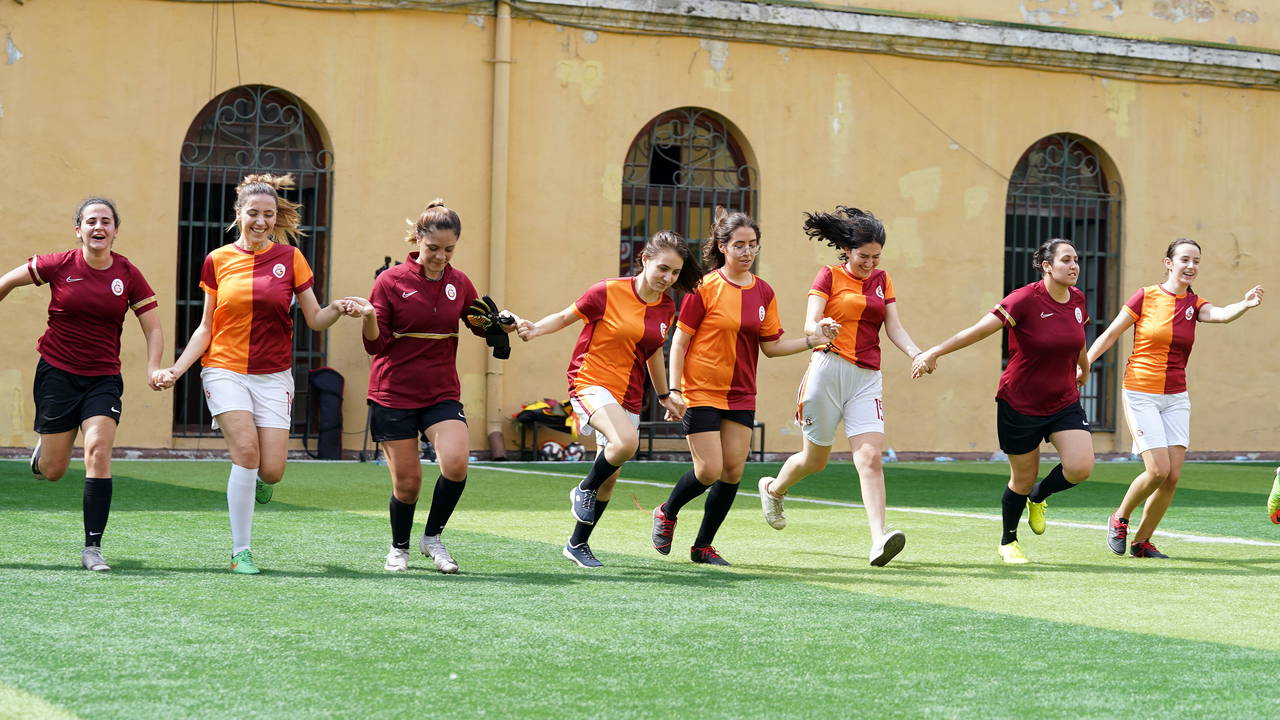 Galatasaray'da kadın futbol takımı tanıtıldı (18.09.2021)