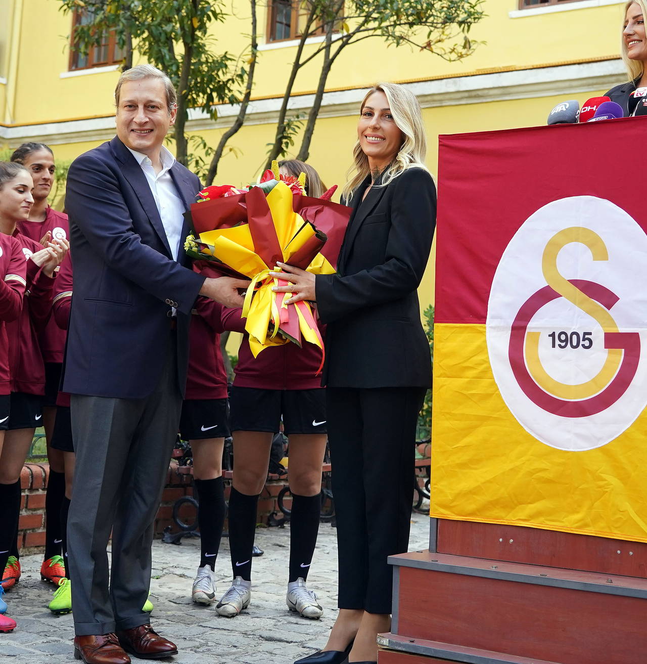 Galatasaray'da kadın futbol takımı tanıtıldı (18.09.2021)