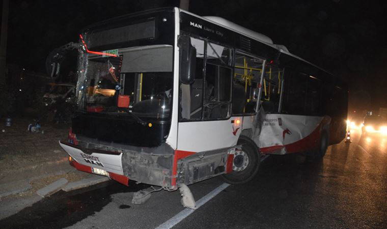 İzmir’de belediye otobüsü ile tır çarpıştı: 12 yaralı