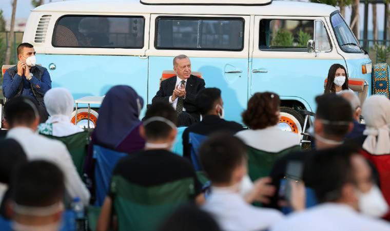 Gençlerle buluşan Erdoğan, Ahmet Kaya dinledi