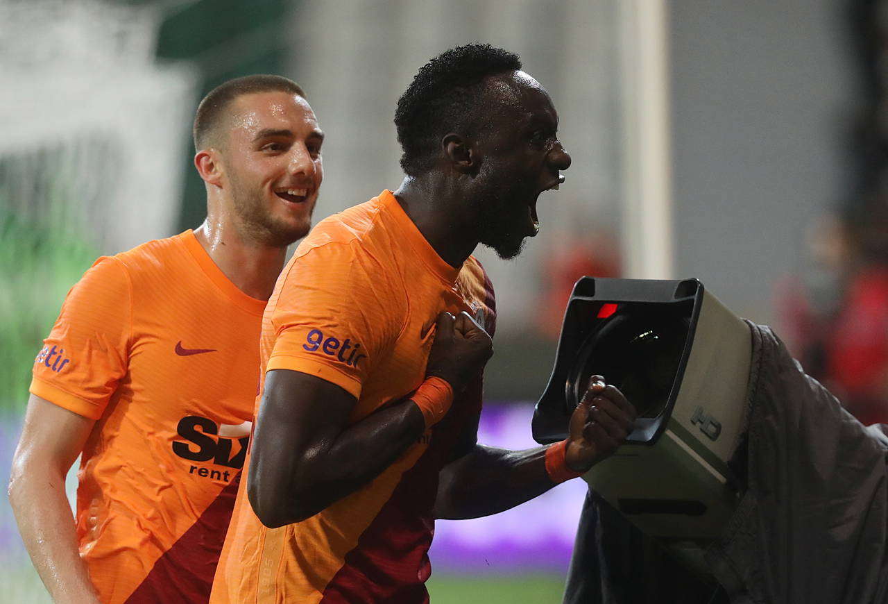 Mbaye Diagne, sosyal medya paylaşımıyla sitemde bulundu