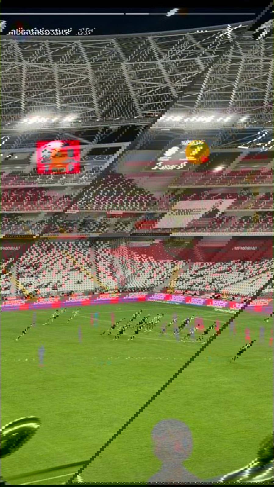 Beşiktaş yöneticisi Umut Şenol'dan eski Antalyaspor başkanına göndermeli paylaşım