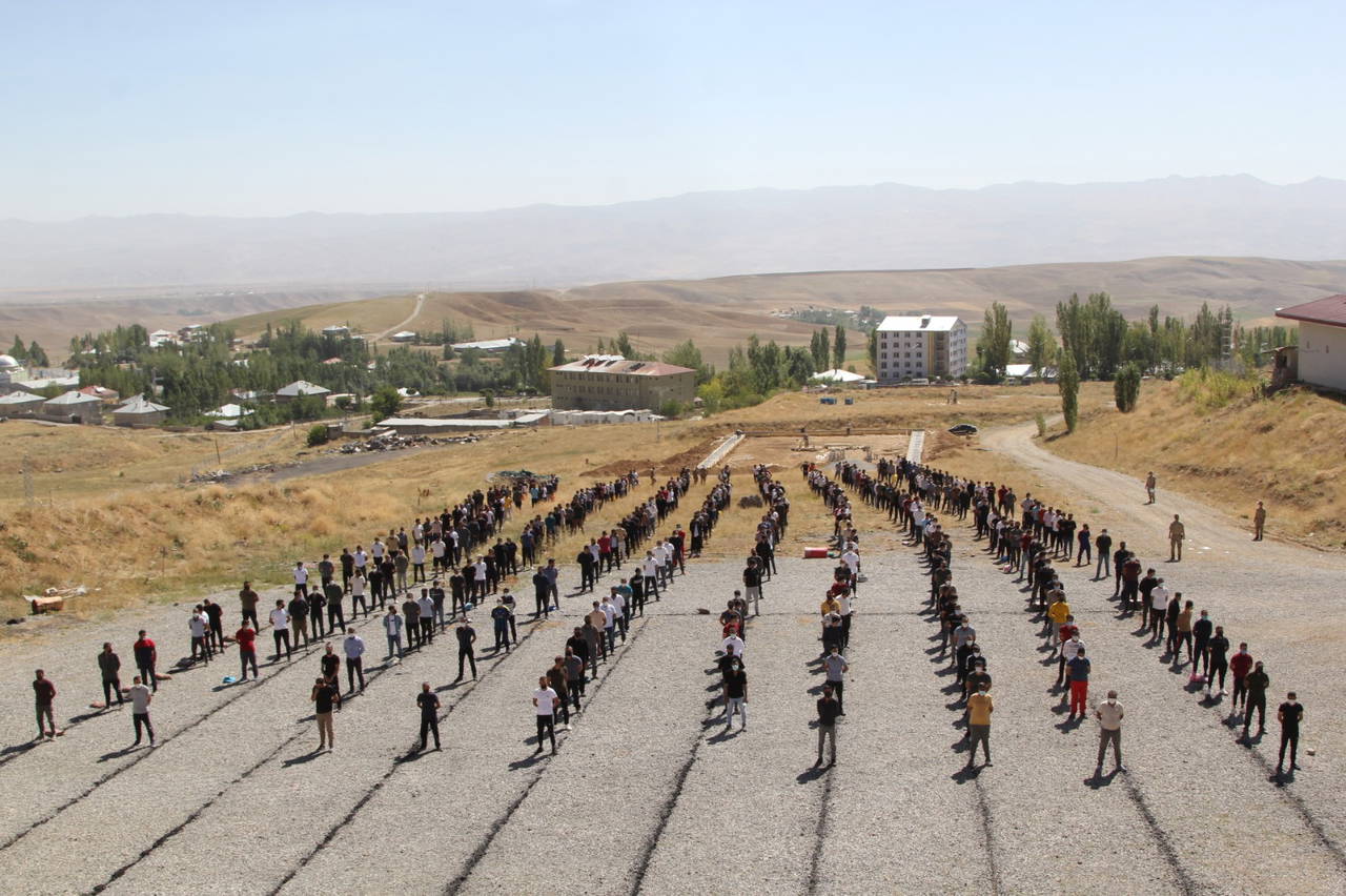 Güvenlik korucusu olmak için yarıştılar