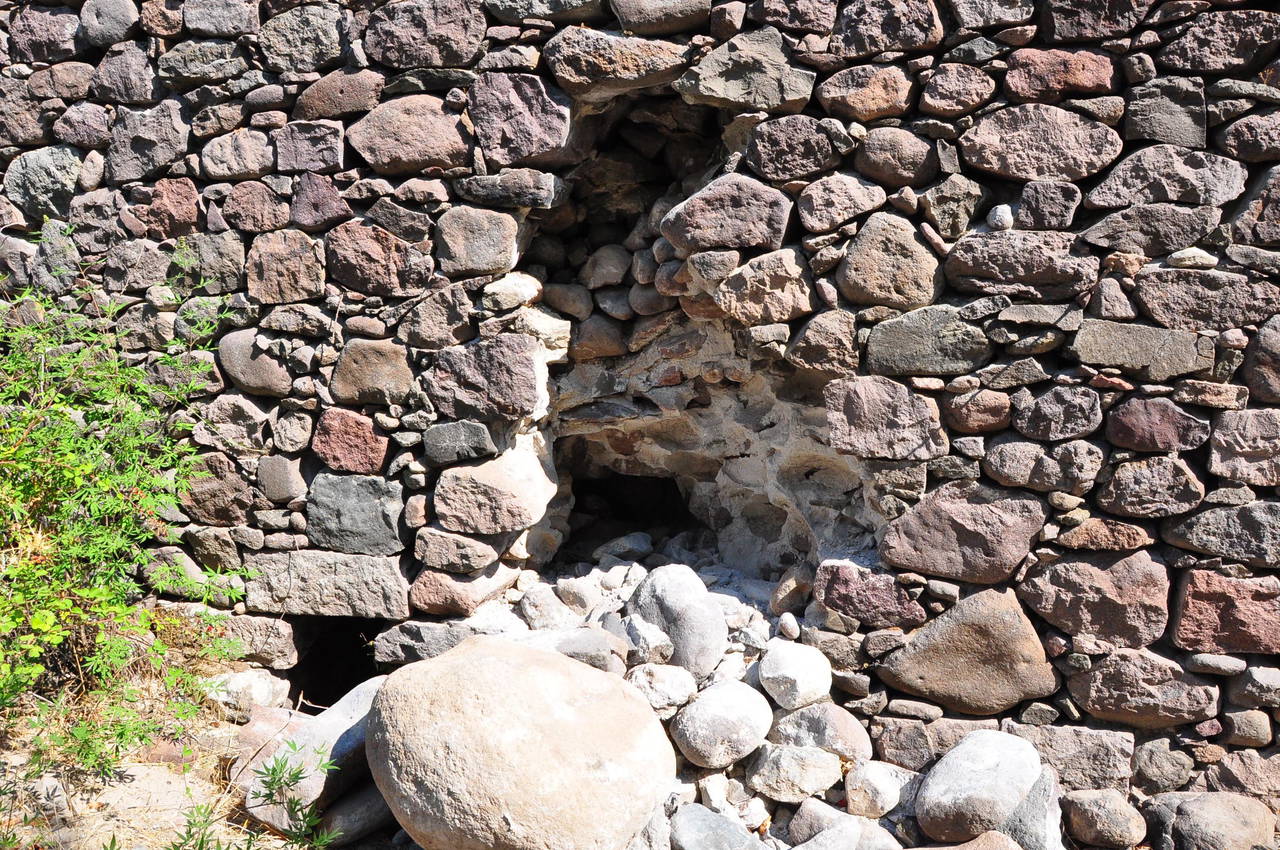Define hayaliyle taş köprüyü tahrip ettiler