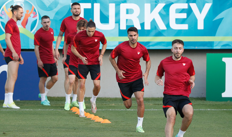 Halil Dervişoğlu milli takım kampına katılarak antrenmana çıktı