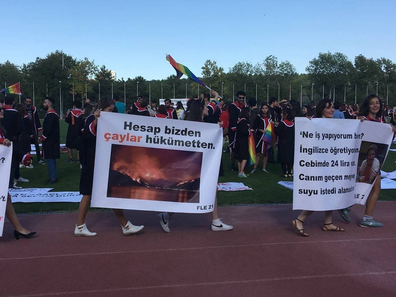 ODTÜ mezuniyet törenine pankartlar damga vurdu!