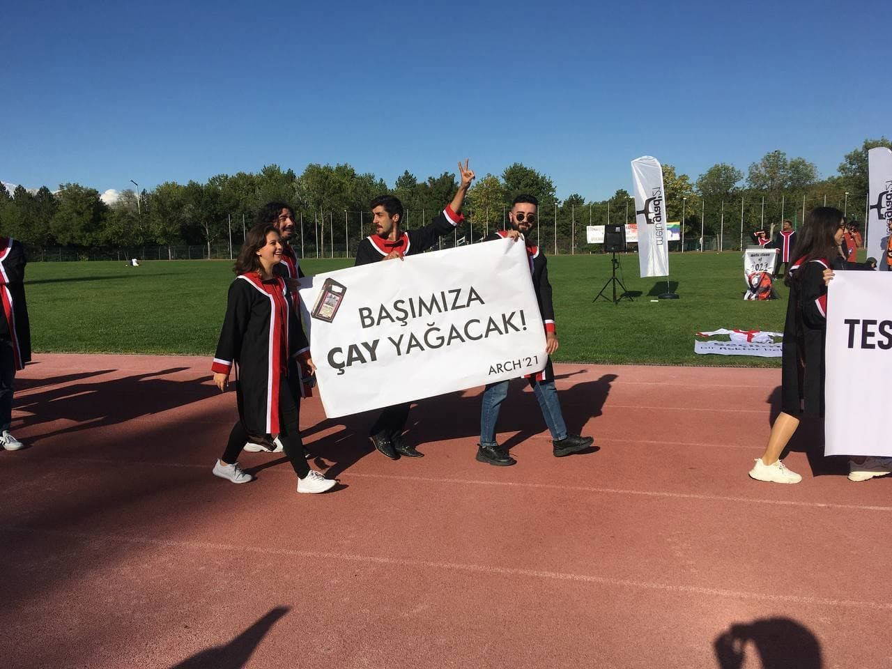 ODTÜ mezuniyet törenine pankartlar damga vurdu!