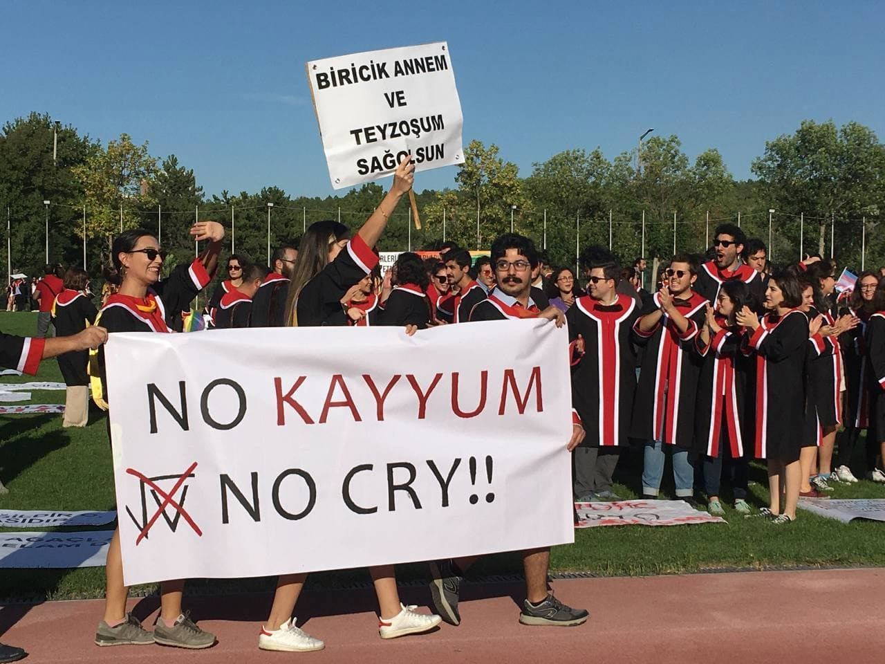 ODTÜ mezuniyet törenine pankartlar damga vurdu!