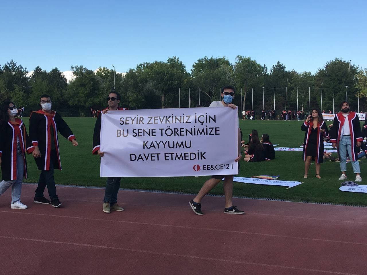 ODTÜ mezuniyet törenine pankartlar damga vurdu!
