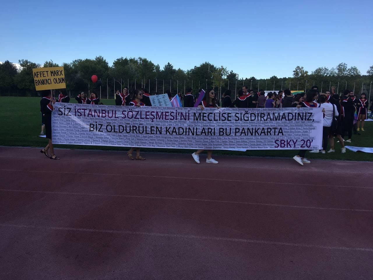 ODTÜ mezuniyet törenine pankartlar damga vurdu!