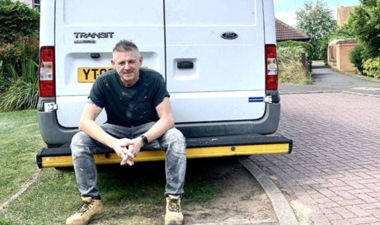 Çalışırken şarkı söyleyen tesisatçının hayatı değişti