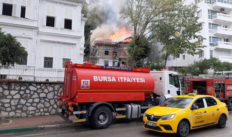 Bursa'da tarihi Ormancılık Müzesi'nin çatısında yangın
