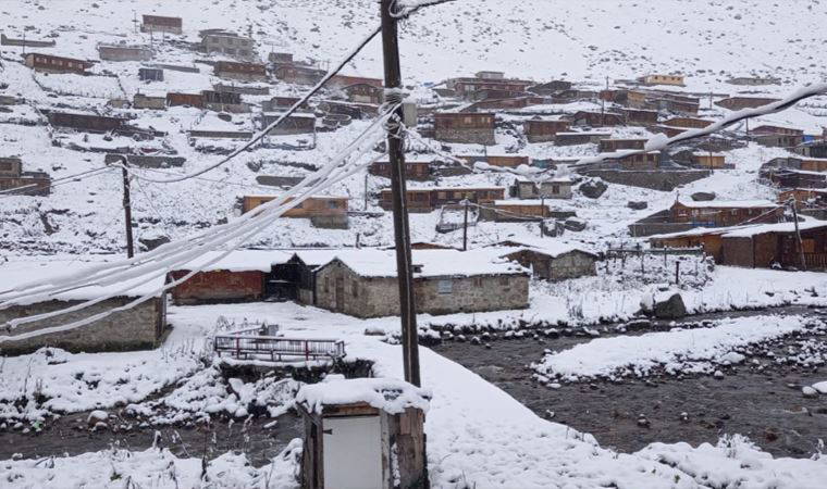 Mevsimin ilk karı Doğu Karadeniz yaylalarına düştü