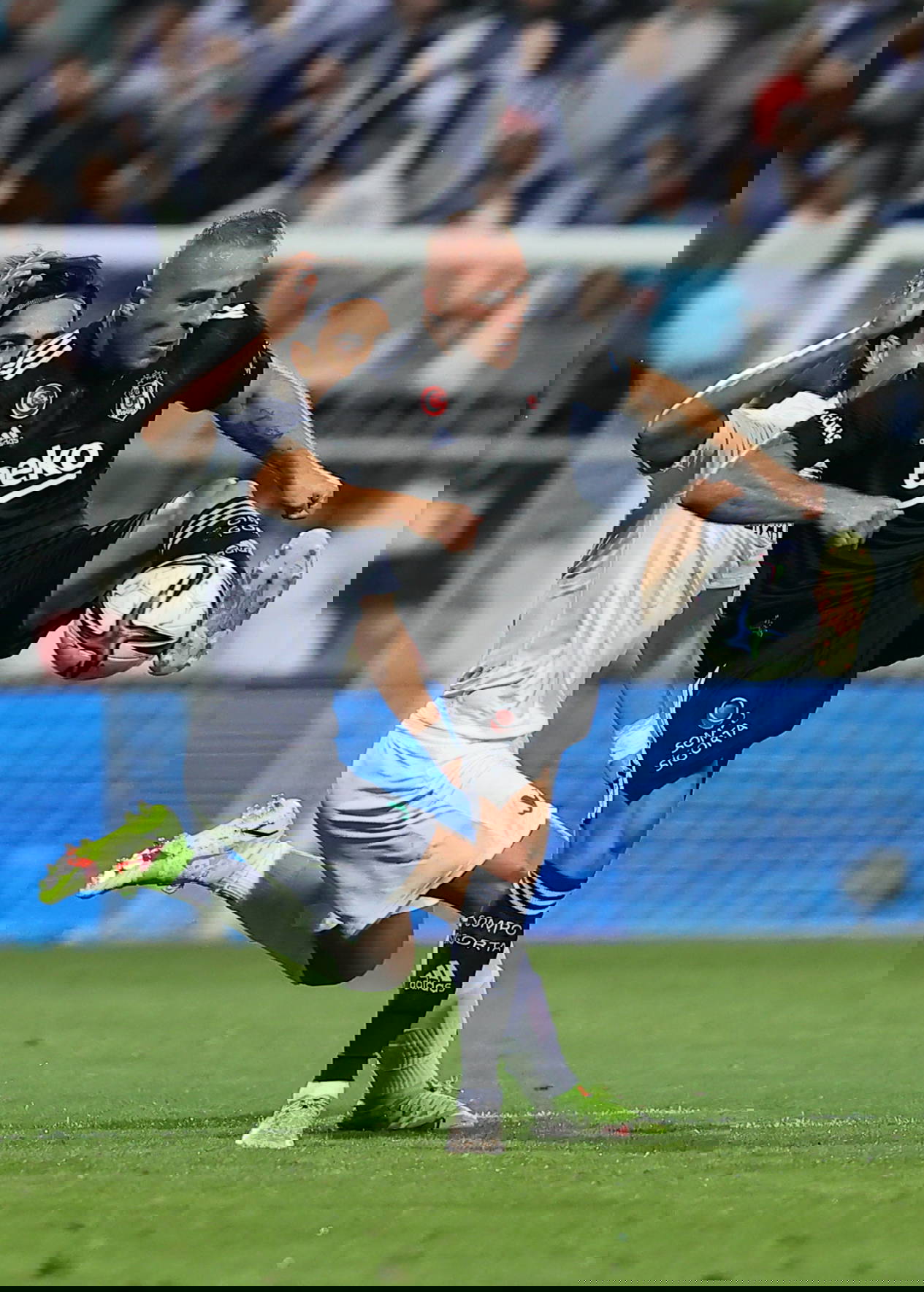 Beşiktaş'ta Gökhan Töre'nin performansı taraftarlarca eleştirildi