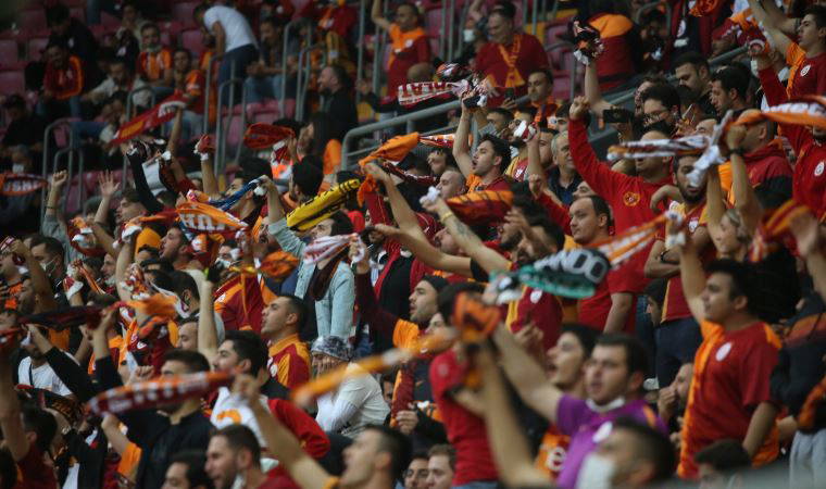 Galatasaray-Göztepe maçında tribünlerden Fatih Terim mesajı