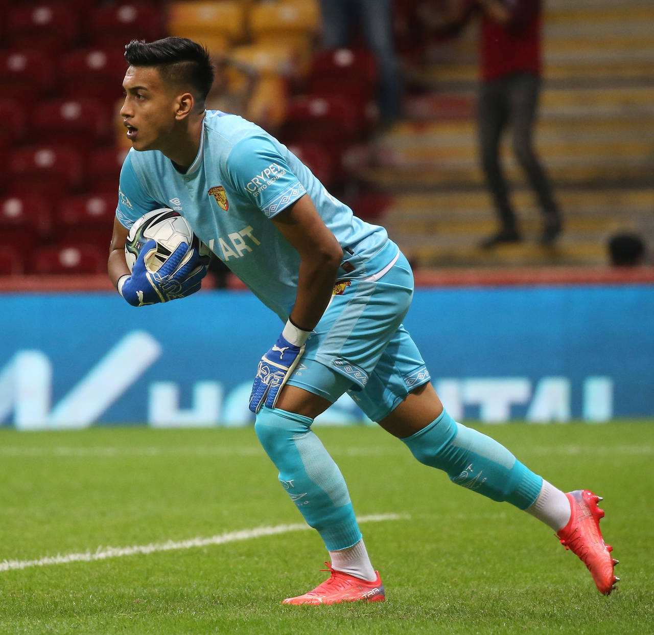 Galatasaray maçının ardından kaleci İrfan Can, gözyaşlarına hakim olamadı