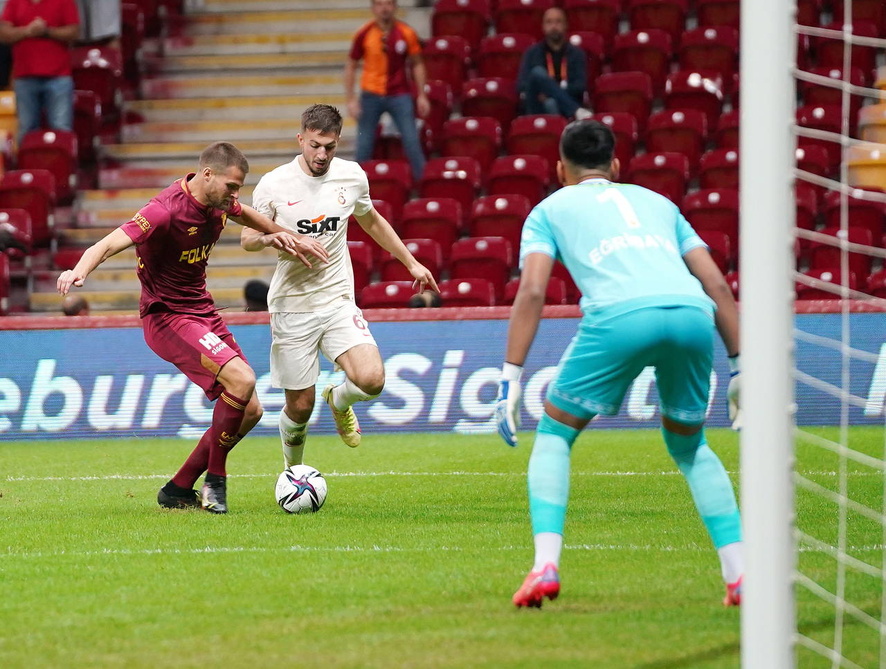 Galatasaray maçının ardından kaleci İrfan Can, gözyaşlarına hakim olamadı