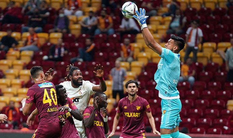 Galatasaray maçının ardından kaleci İrfan Can, gözyaşlarına hakim olamadı