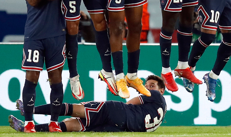 Lionel Messi'nin barajın altına yatması gündem oldu