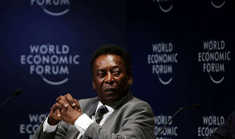 Efsane futbolcu Pele'nin fizik tedavisi devam ediyor