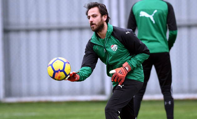 Ünlü oyuncu Erkan Kolçak Köstendil, Amsterdam Gençlerbirliği takımına transfer oldu