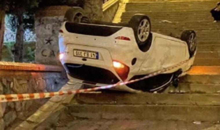Ümraniye'de 'navigasyon' kazası: Merdivenli sokağa giren araç takla attı