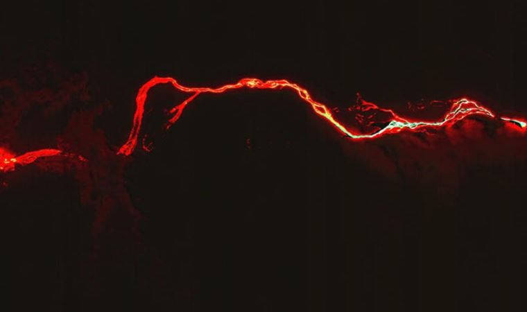 İspanya’da yanardağdan çıkan lavlar 500 metreden geniş bir kayalık oluşturdu