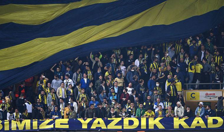 Fenerbahçe'de tribünlerden oyunculara ıslıklı tepki
