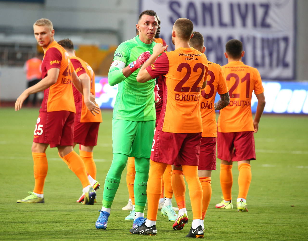 Galatasaray'da hedef 6 numara, yerli kaleci ve kanat oyuncusu