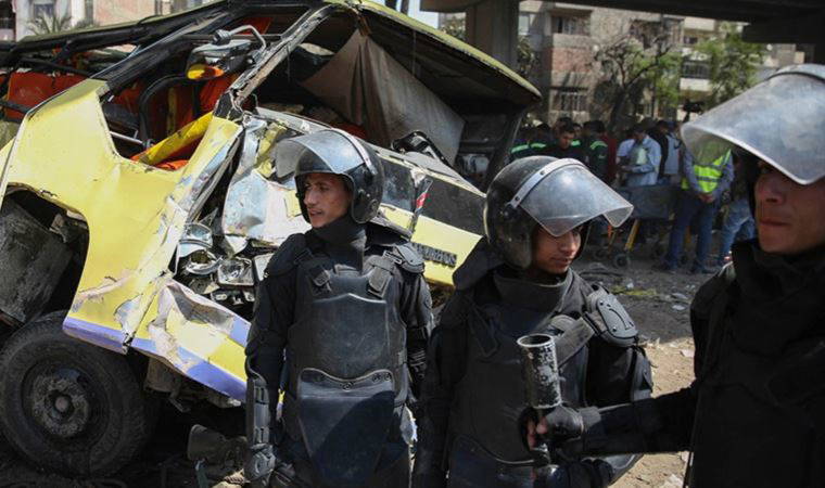 Mısır'da yolcu otobüsü devrildi: 12 ölü, 34 yaralı