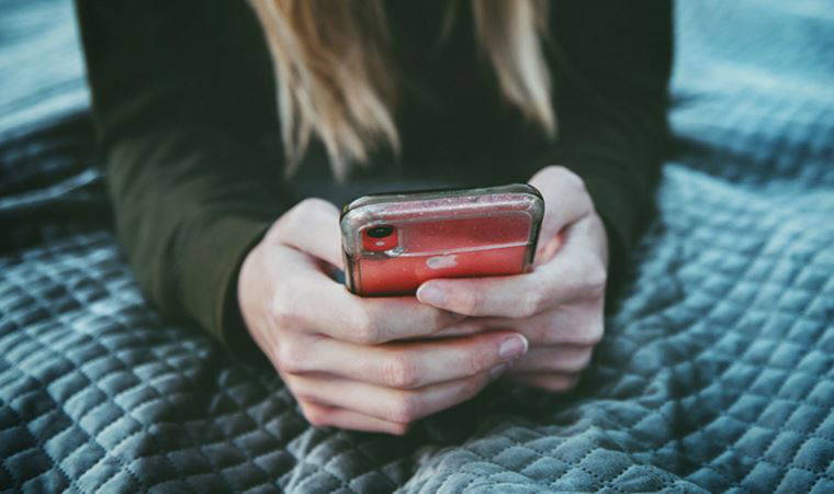 Sosyal medya Z kuşağında tik salgınına neden oldu