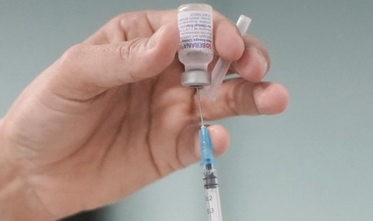 Şili’de Covid-19 aşı yaşı 6'ya düştü