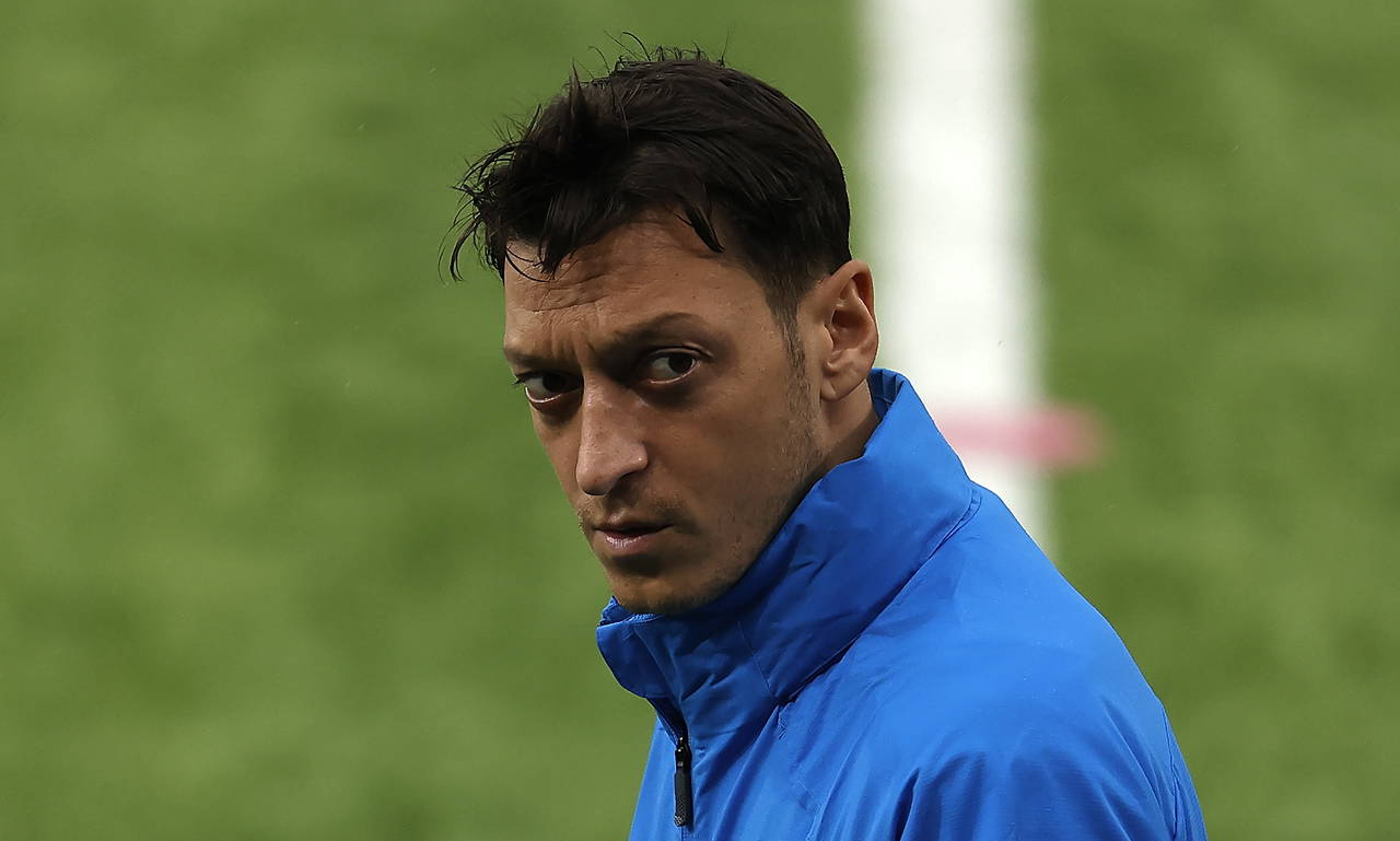 Mesut Özil'in Fenerbahçe'de mutsuz olduğu iddia edildi