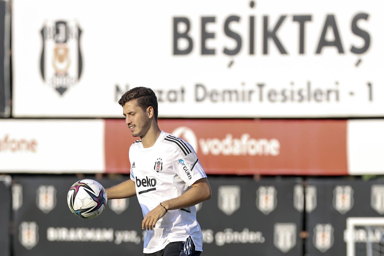 Beşiktaş'ın 2021-2022 sezonundaki yıldız transferleri