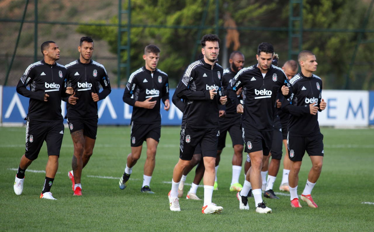 Beşiktaş'ın 2021-2022 sezonundaki yıldız transferleri