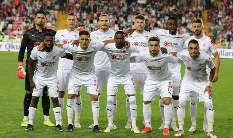 Sivasspor’da 11 futbolcu geldi, 8 gitti