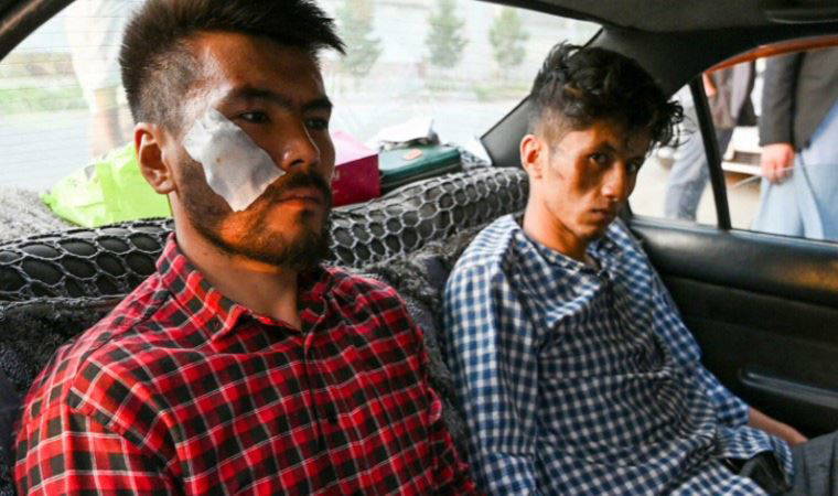 Taliban, kadın protestolarını takip eden iki gazeteciyi feci şekilde darp etti