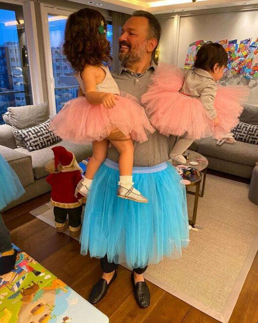 Ünlü isimler yeni yıla böyle girdi: 'Merhaba 2022'