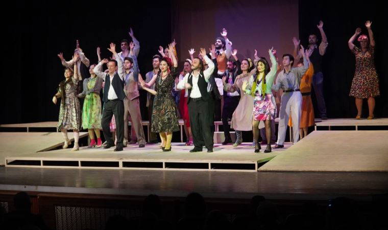 Karşıyaka Tiyatrosu Fosforlu Cevriye Müzikali ile perdelerini açtı