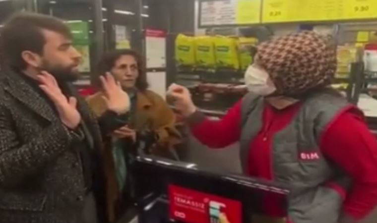 Kasiyer, maskesiz grubu uyarınca tartışma çıktı