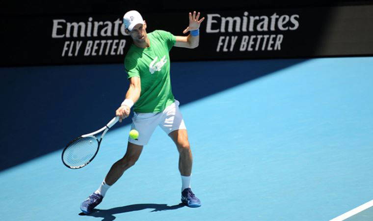 Avustralya'daki durumu belirsizliğini koruyan Djokovic antrenmanlarını sürdürüyor