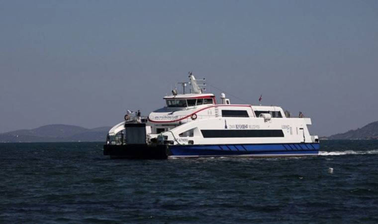 İzmir'de arabalı vapur seferleri fırtına nedeniyle durduruldu