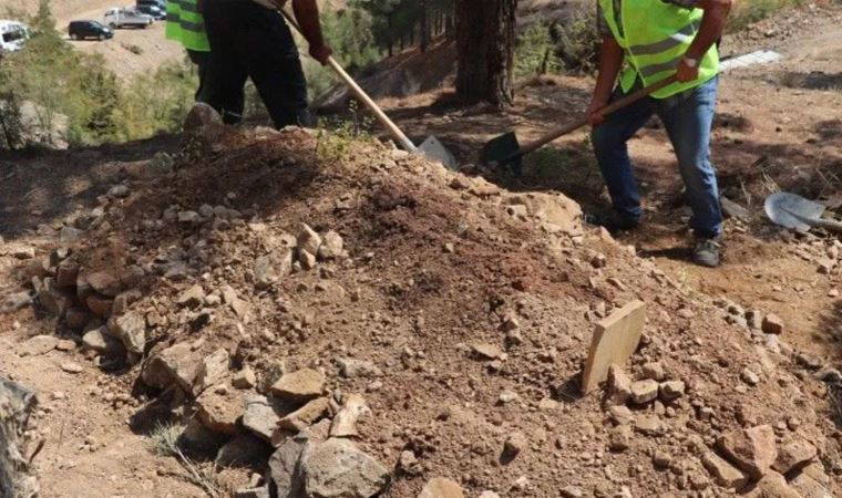 Baraj nedeniyle sular altında kalacak ilçede vatandaşlara mezarlarını taşımaları için anonslarla çağrıda bulunuluyor